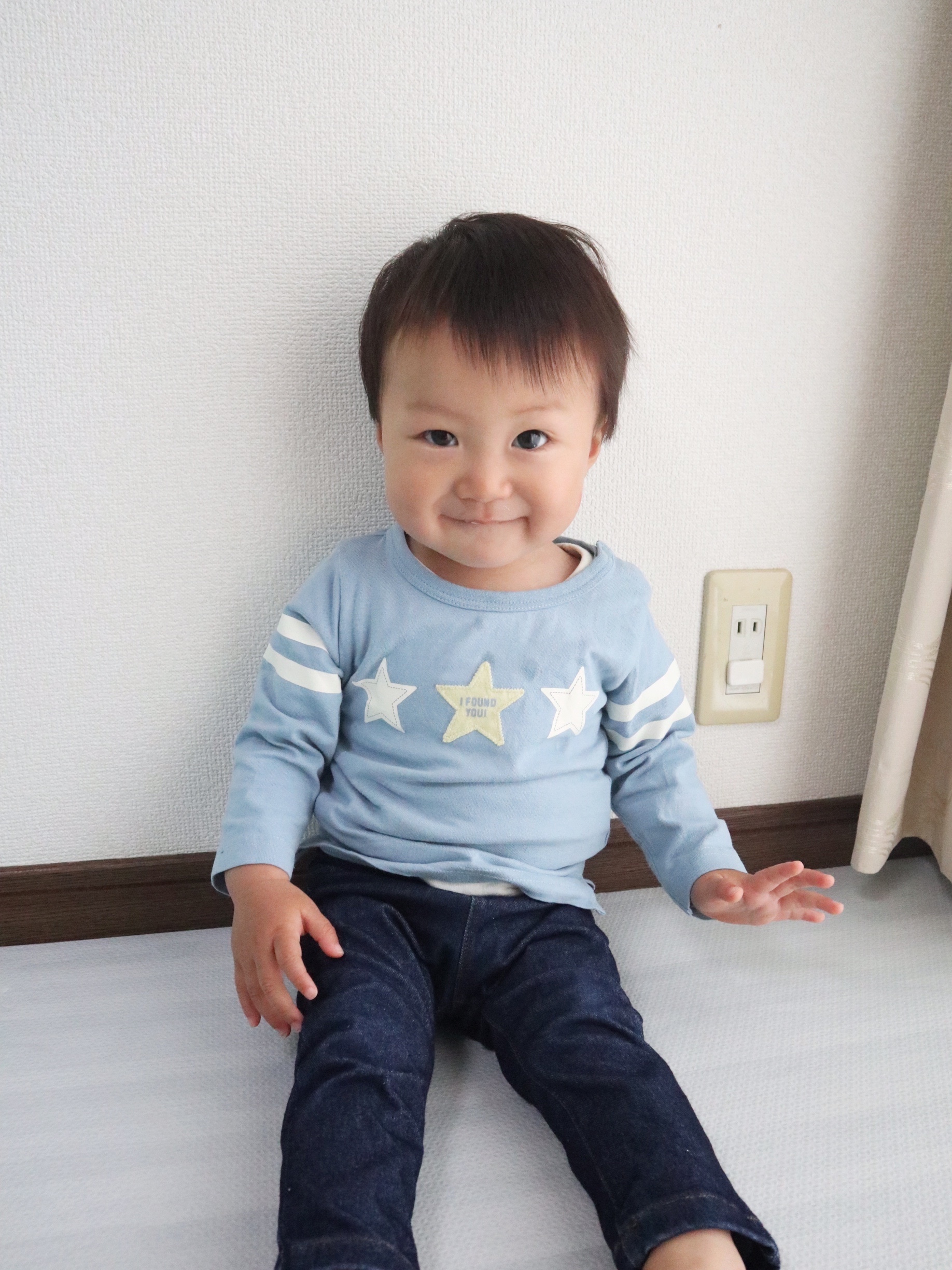 もうすぐで1歳4ヶ月の男の子です 2歳半上のお兄ちゃんがいるのですが 次男あるあるなのかお兄ちゃんに負けじと食い意地がすごくて 特に粉物が大好きでよく両手に持って頬張っています 笑ぜひ兄弟でプチホット コープ デリシェ