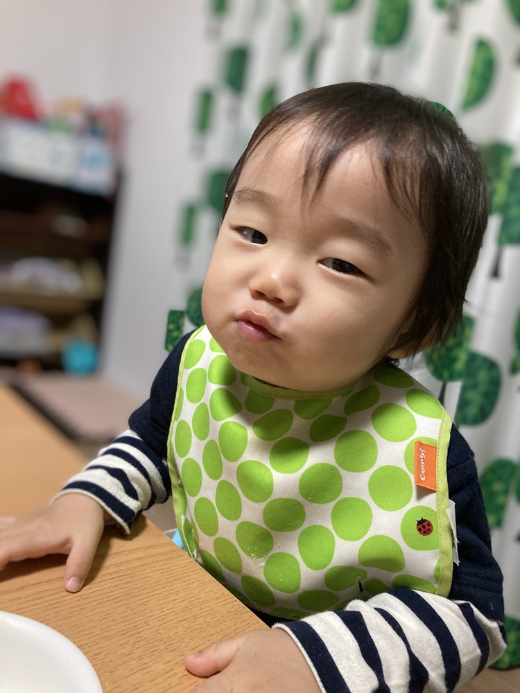 暁斗 1歳になったばかりの男の子です 食べることが大好きで 毎日たくさん食べてます お兄ちゃんに負けないくらい 朝ごはんに納豆ご飯をモリモリ食べます コープ デリシェ