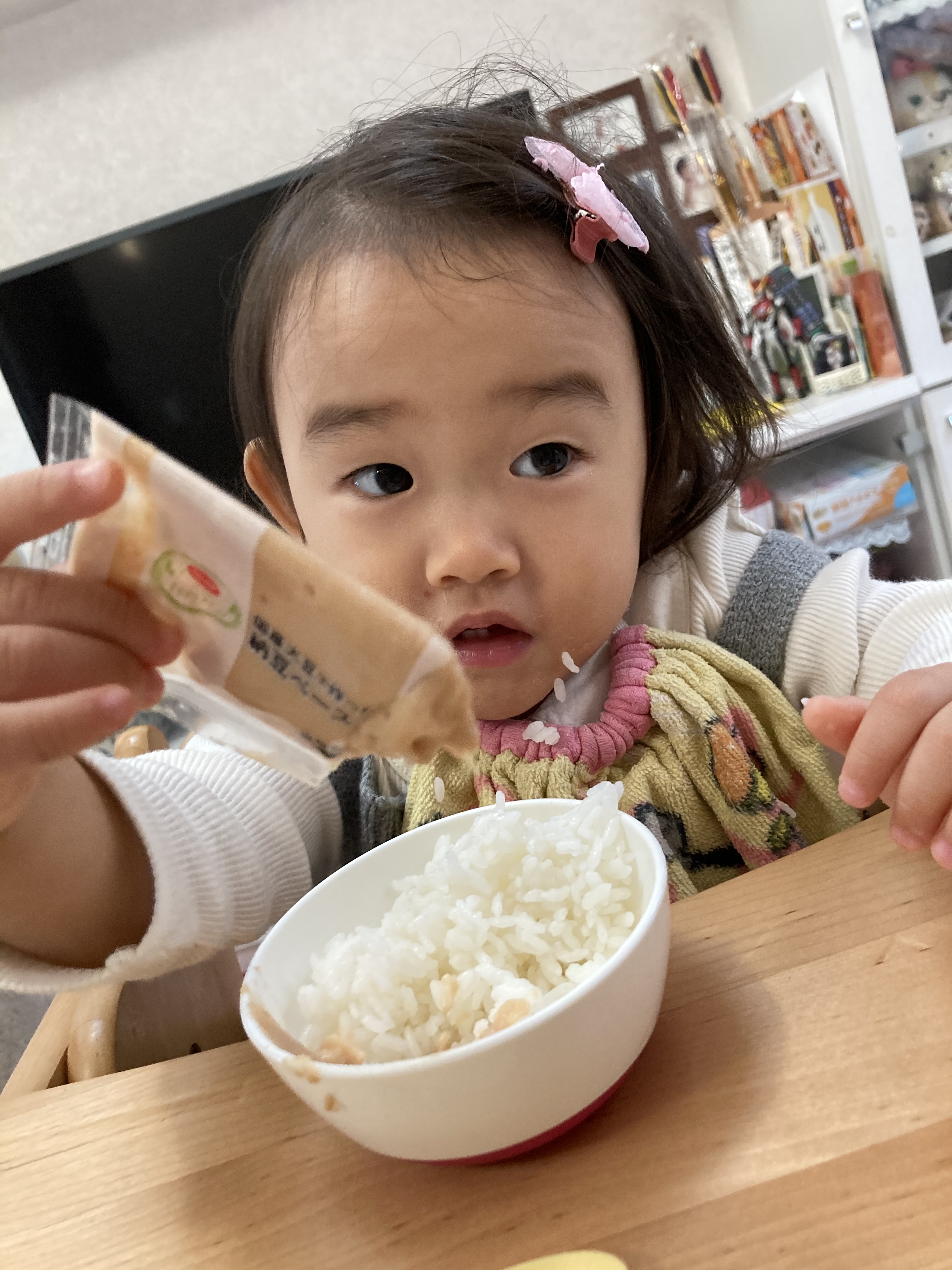 おまけもう1歳５ヶ月なので 自分でご飯にかけたり そのまま食べたりもしていました コープ デリシェ