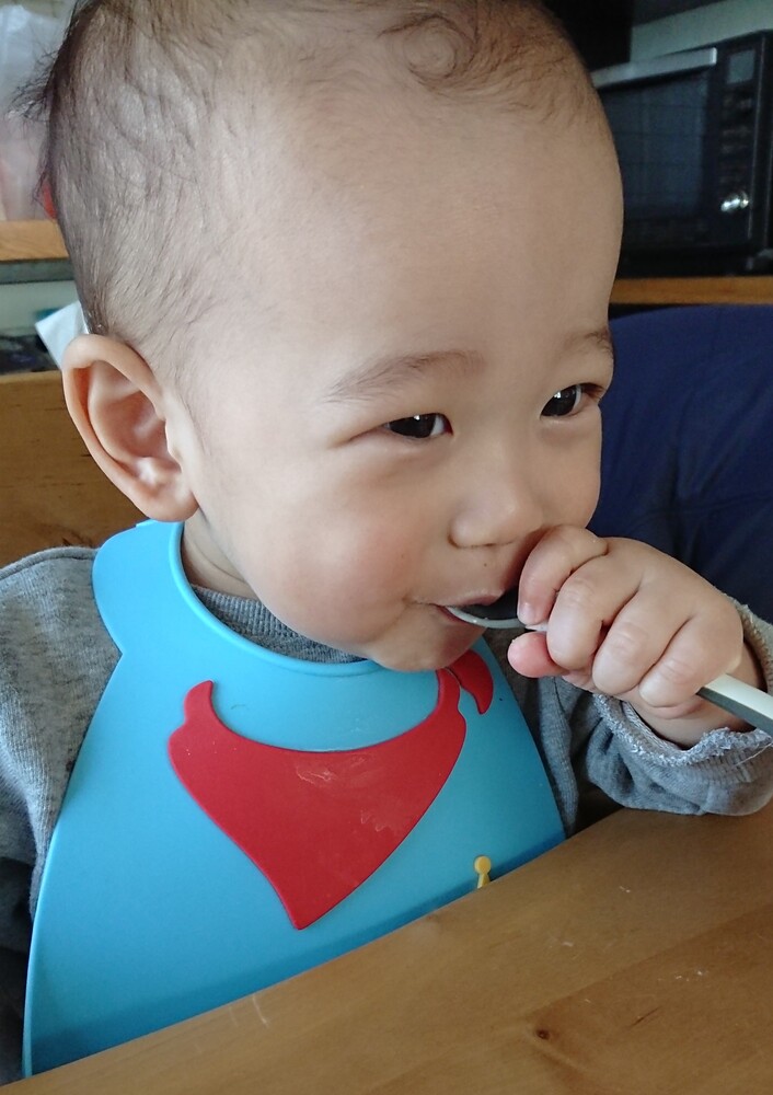 9ヶ月の男の子 チャームポイントは垂れ眉と頭の前方にあるつむじです コープさんの離乳食は時短できるうえにおいしくてパクパク食べてくれるので助かっています 最近は自分でスプーンを持って食べることが増えて コープ デリシェ 9ヶ月の男の子 チャームポイントは垂れ眉と頭の前方にあるつむじです コープさんの離乳食は時短できるうえにおいしくてパクパク食べてくれるので助かっています 最近は自分でスプーンを持って食べることが増えて コープ デリシェ