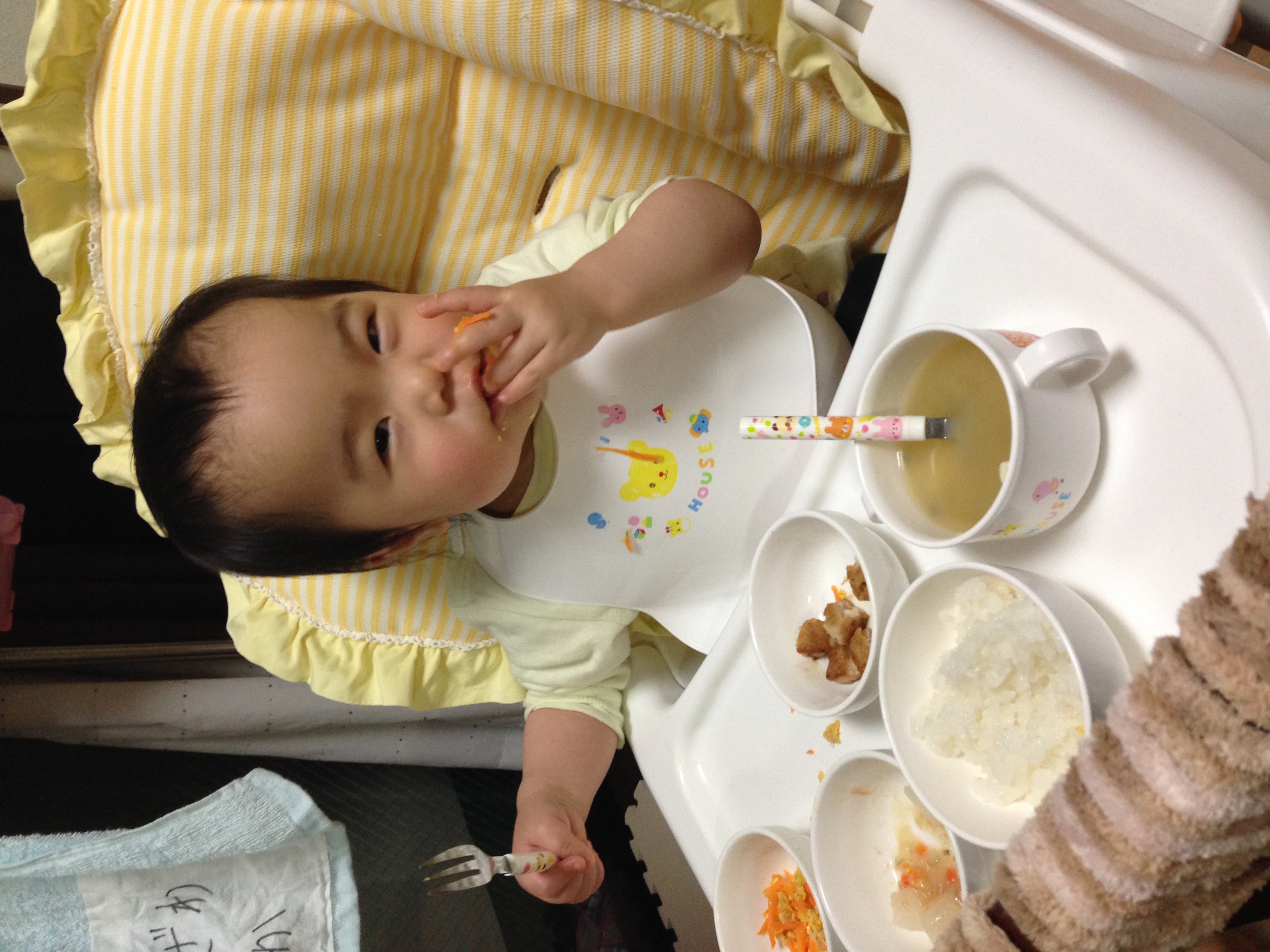 1歳4ヶ月の娘っこ。食べることは大好きで保育園の給食も毎日完食です