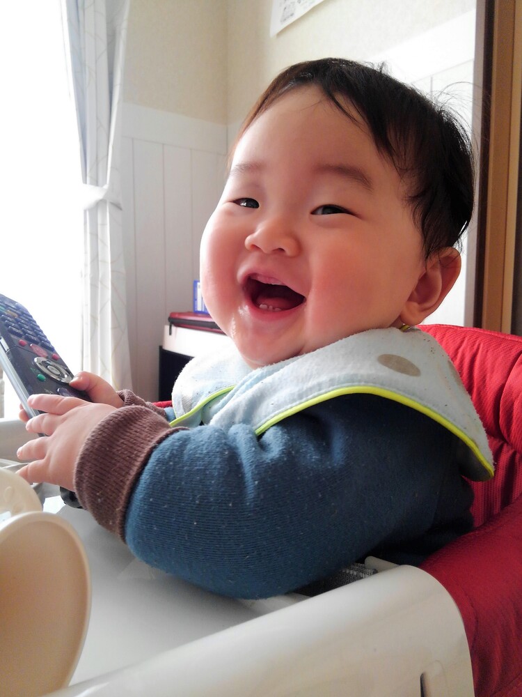 9ヶ月男児のたつくんです いたずらが見つかり 悪い顔をしてる時の写真です コープ デリシェ 9ヶ月男児のたつくんです いたずらが見つかり 悪い顔をしてる時の写真です コープ デリシェ