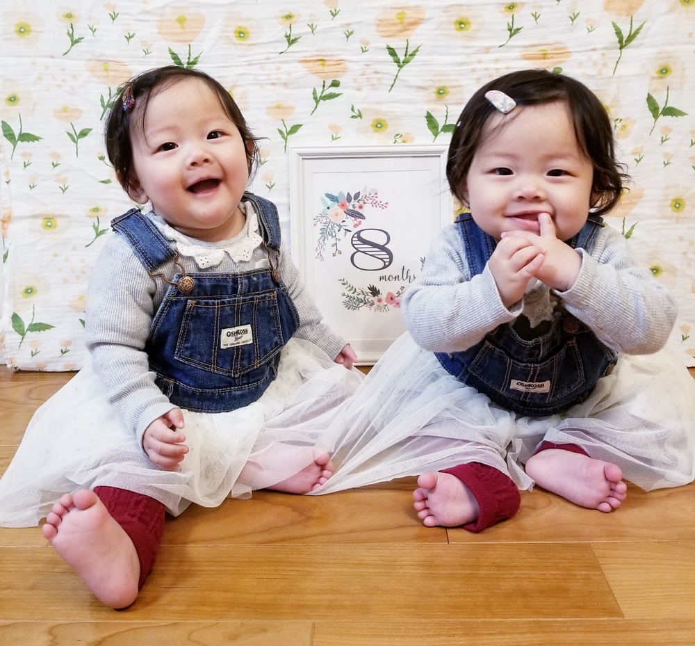生後8ヶ月の双子の女の子です こはるんとなのたん いつも仲良しで二人でよく遊んでます ご飯も大好きで 私が離乳食を持ってくると 二人ともハイハイとズリバイですごい勢いで来てくれます コープ デリシェ 生後8ヶ月の双子の女の子です こはるんとなのたん いつも仲良しで二人でよく遊んでます ご飯も大好きで 私が離乳食を持ってくると 二人ともハイハイとズリバイですごい勢いで来てくれます コープ デリシェ