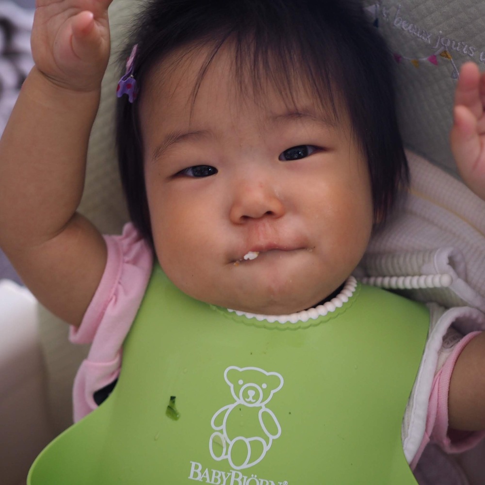 1歳0ヶ月の女の子 なぽちんです 用意したもの全てを食べ尽くす食欲モリモリガール 最近のお気に入りは国産緑黄やさいとおとうふのだんごです コープ デリシェ