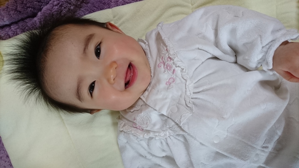 6ヶ月女の子です スプーンに乗せた離乳食を必死に食べようとします コープ デリシェ 6ヶ月女の子です スプーンに乗せた離乳食を必死に食べようとします コープ デリシェ